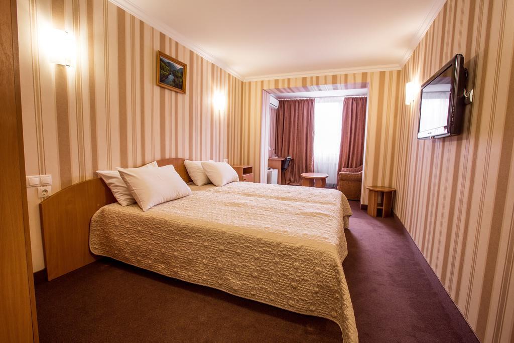 Bukovyna Hotel Черновцы Экстерьер фото