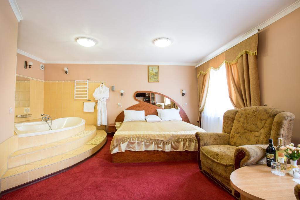 Bukovyna Hotel Черновцы Экстерьер фото