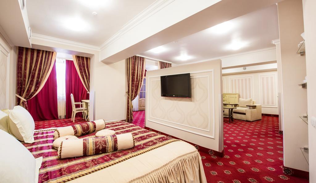 Bukovyna Hotel Черновцы Экстерьер фото