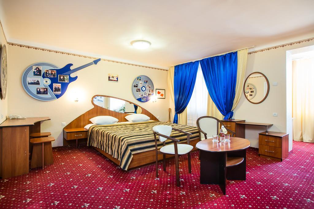 Bukovyna Hotel Черновцы Экстерьер фото